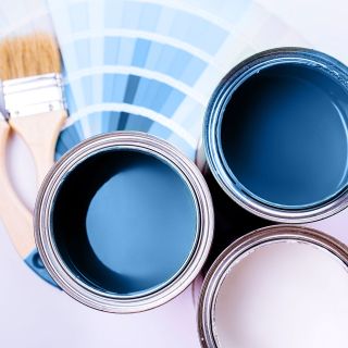 brushes-open-can-with-blue